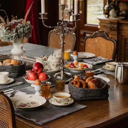 Bed & Breakfast Chateau Du Gue Aux Biches 4*