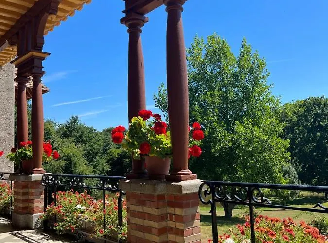 Chateau Du Gue Aux Biches Nocleg ze śniadaniem 4*