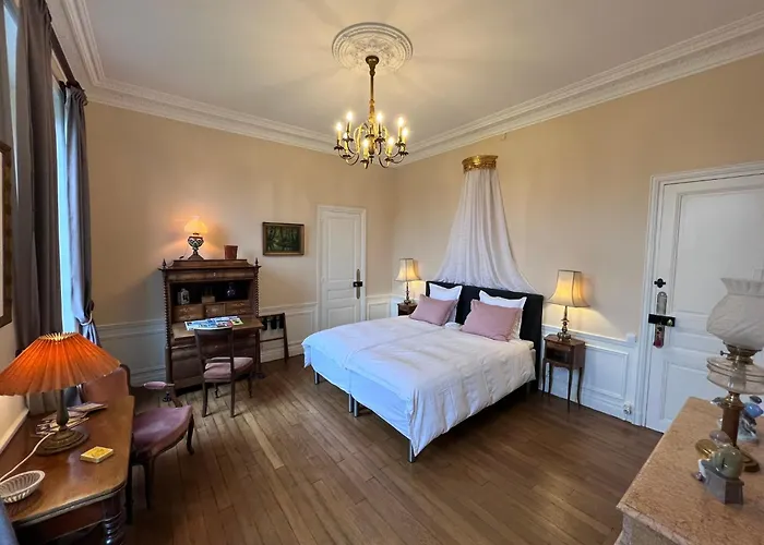 Chateau Du Gue Aux Biches 4*